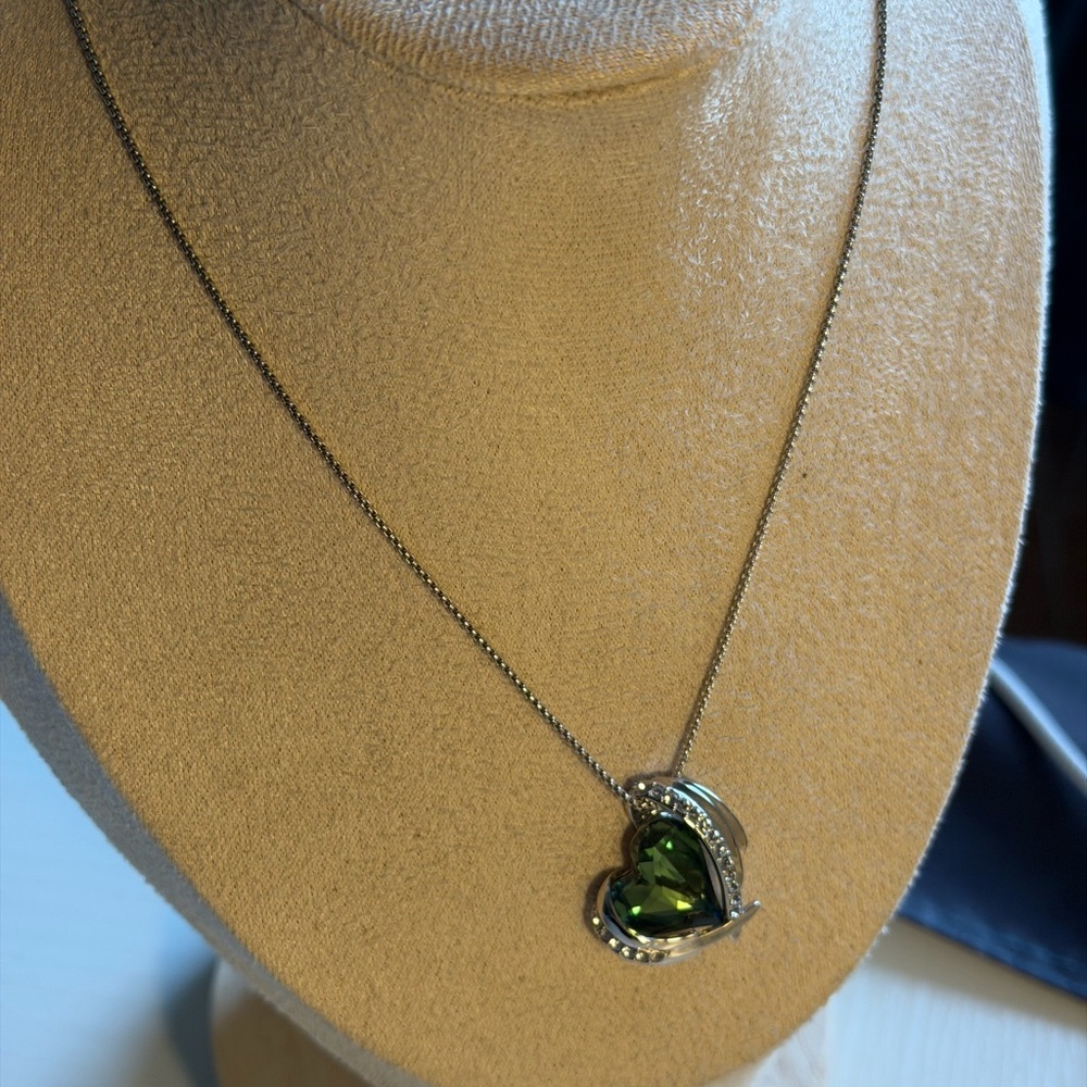 Beautiful Swarovski Green Heart Necklace